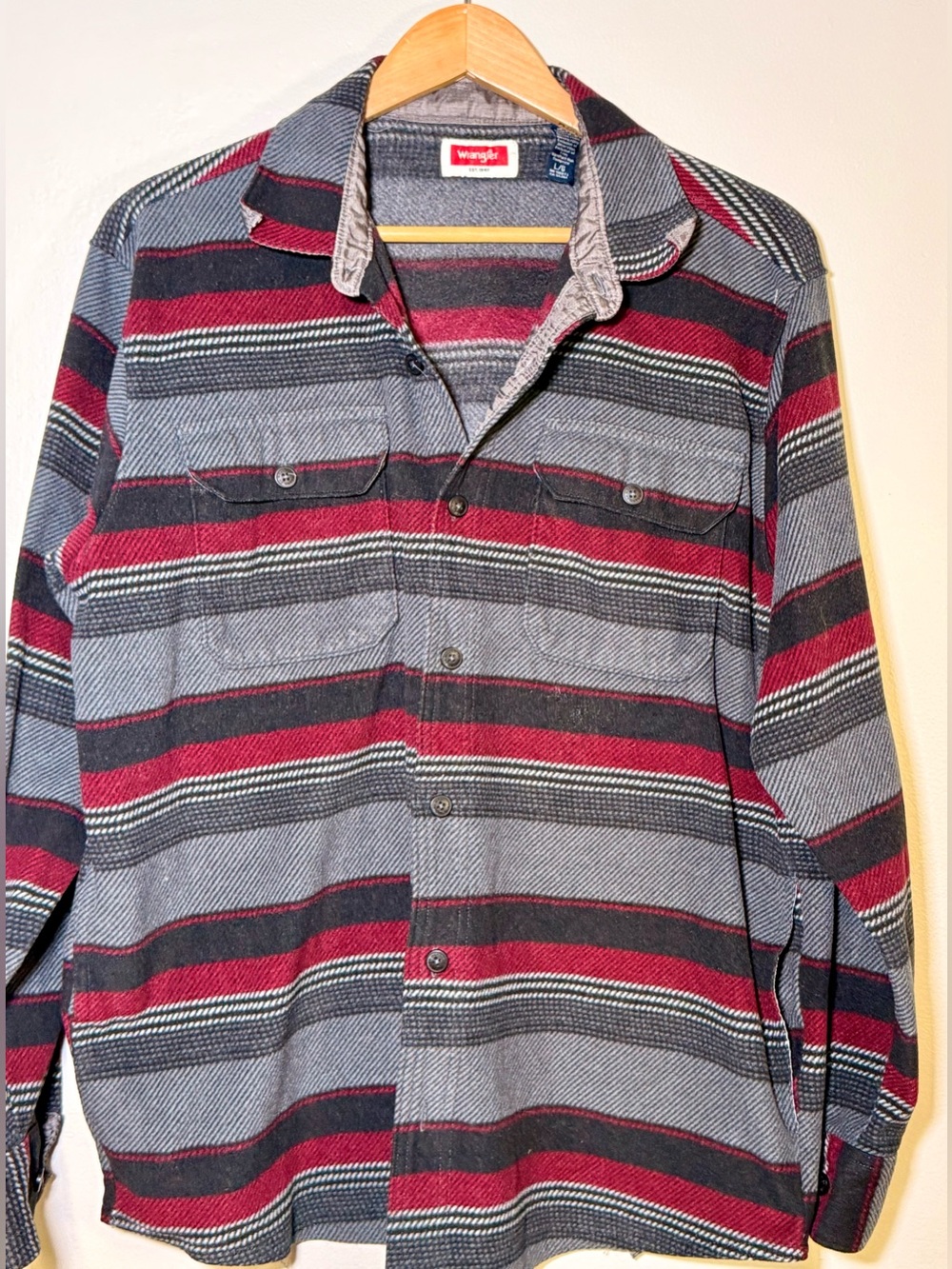 Wrangler Men’s Large Striped Flannel Shirt Red Gray Black Western Workwear